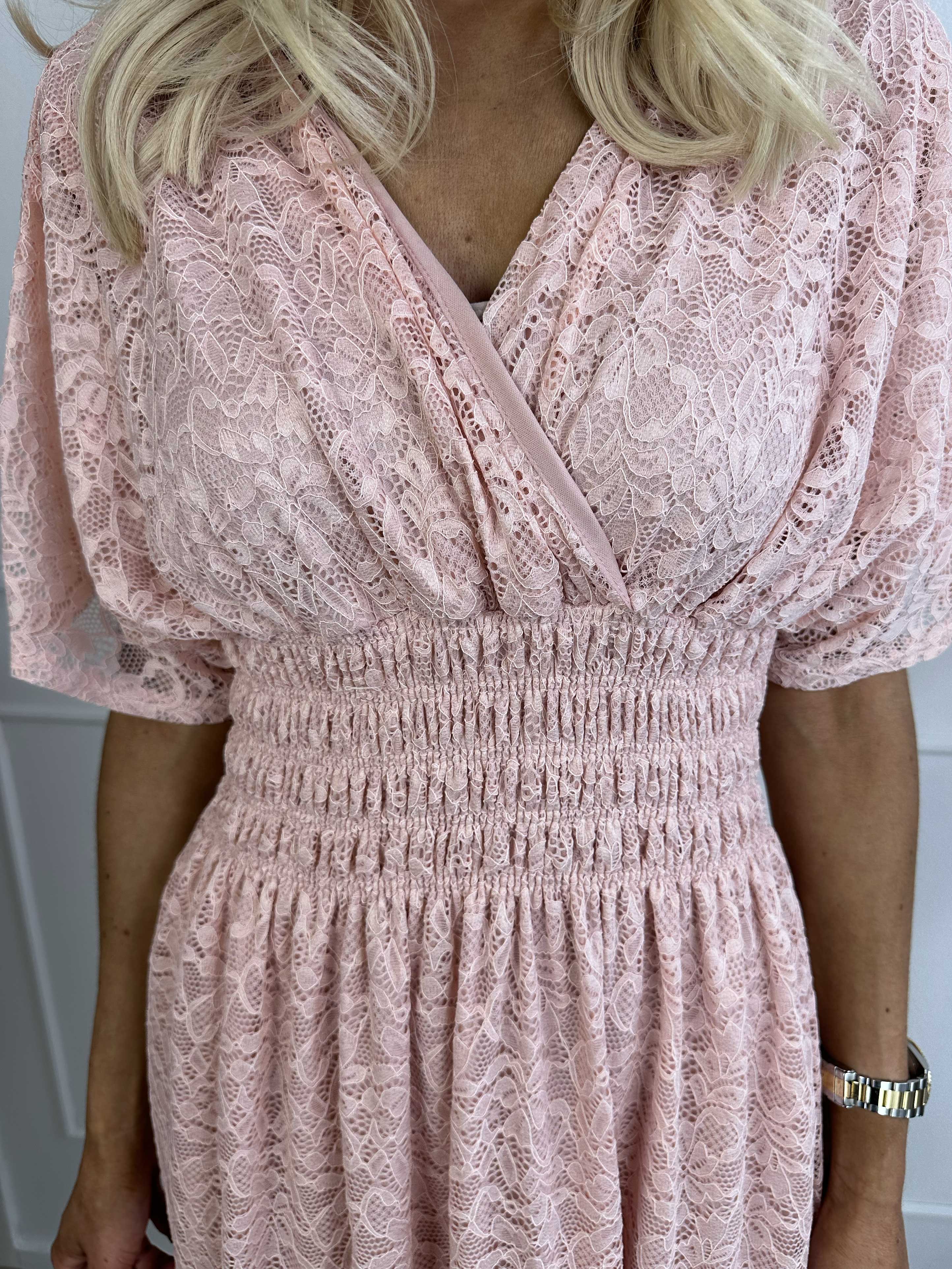 Pams Lace - Lång spetsklänning med smock under bysten
